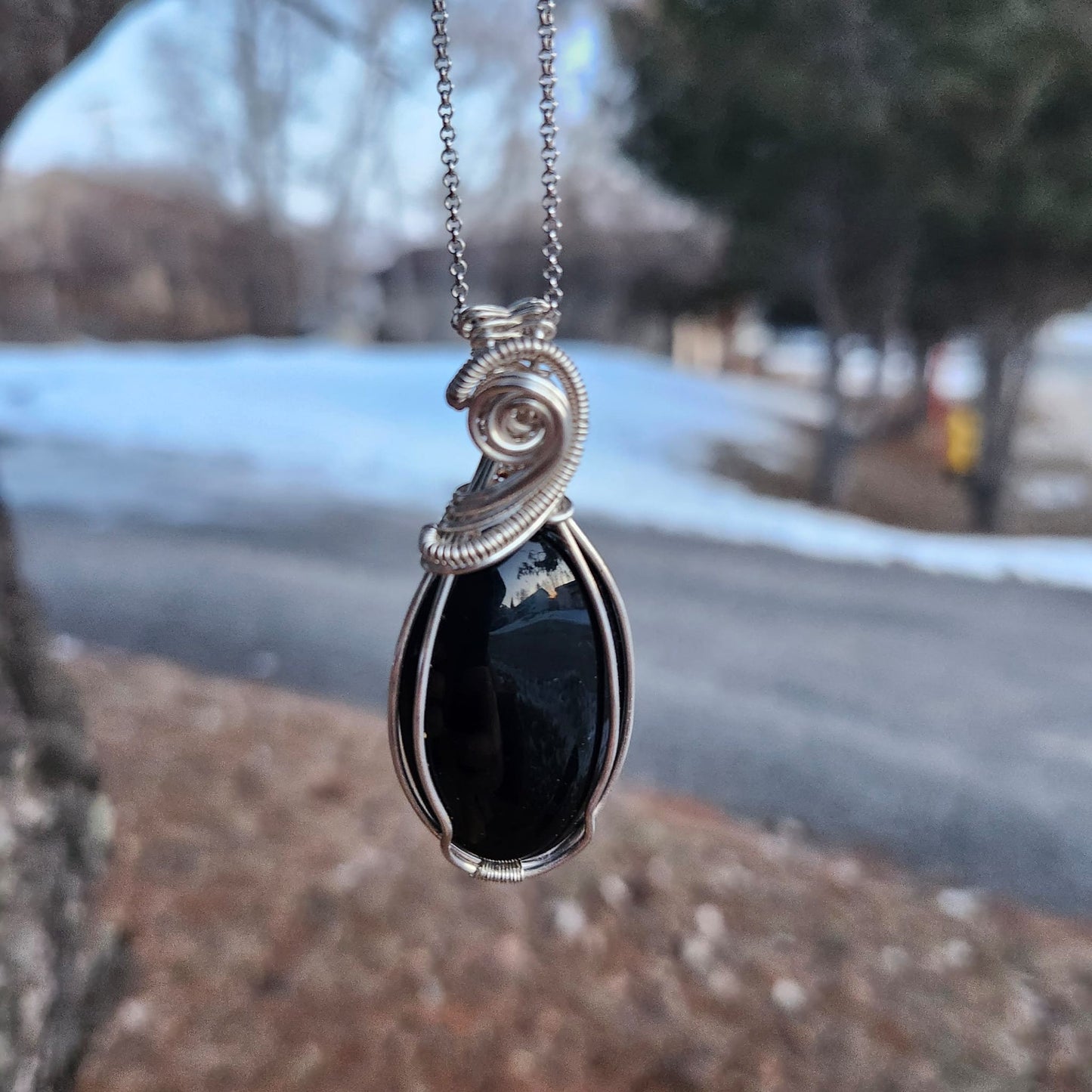 Handcrafted gemstone pendants : Black Agate Pendant & Silver Chain - Celtic Style | Gemini Zodiac Sign | Silver jewelry | Black jewelry